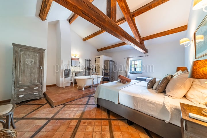 16 - Hameau en pierre à L\'Isle-sur-la-Sorgue: Villa: Interior