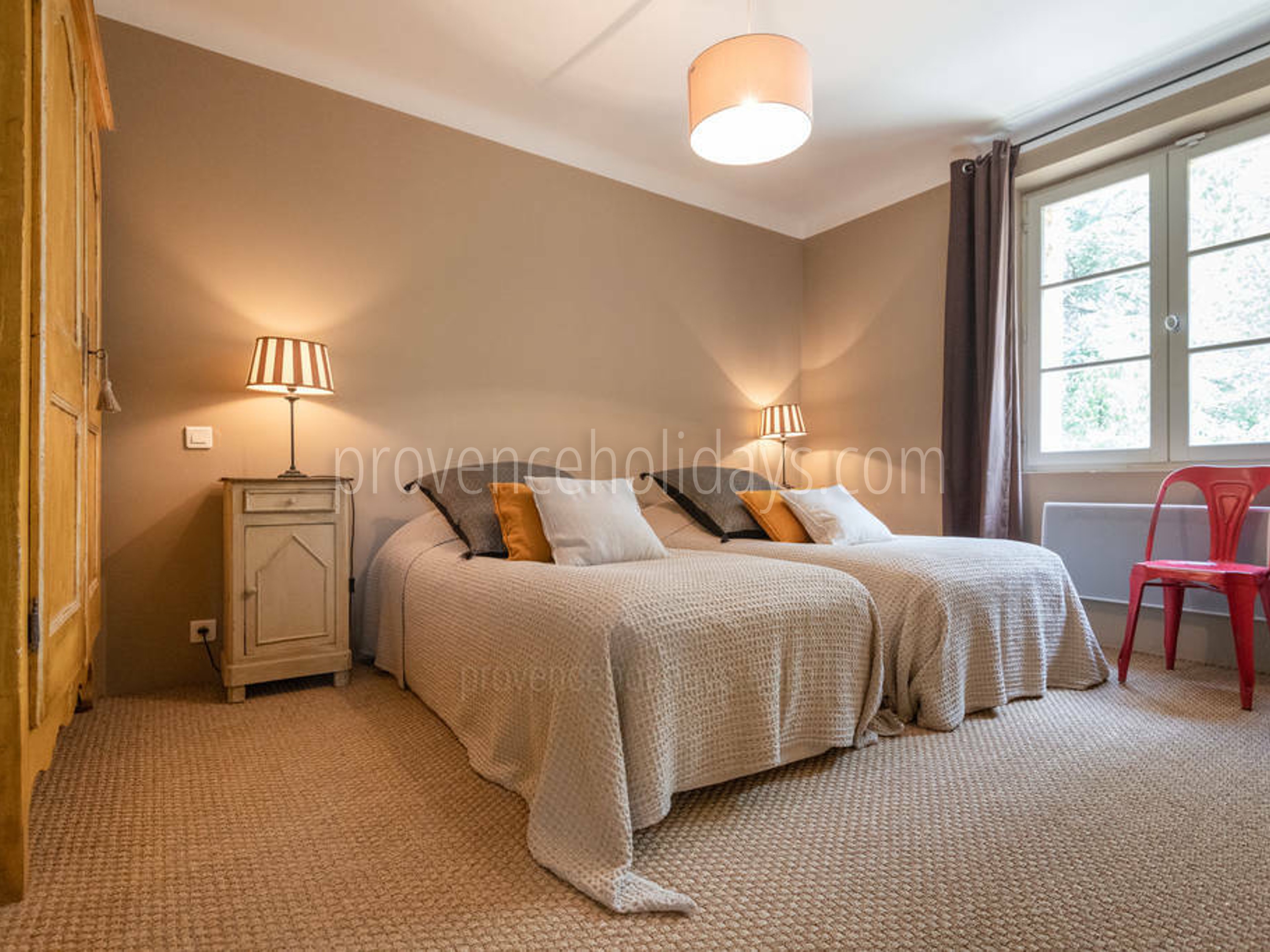 3 - Mas Provence: Villa: Bedroom