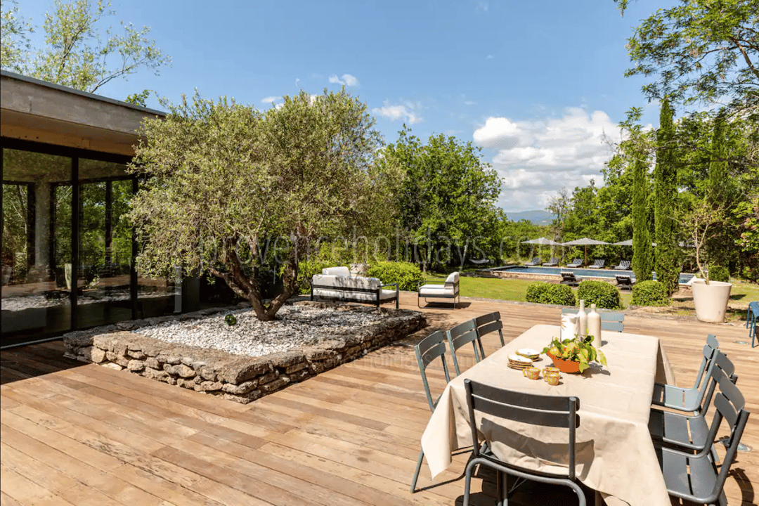 8 - Les Vues du Luberon: Villa: Exterior