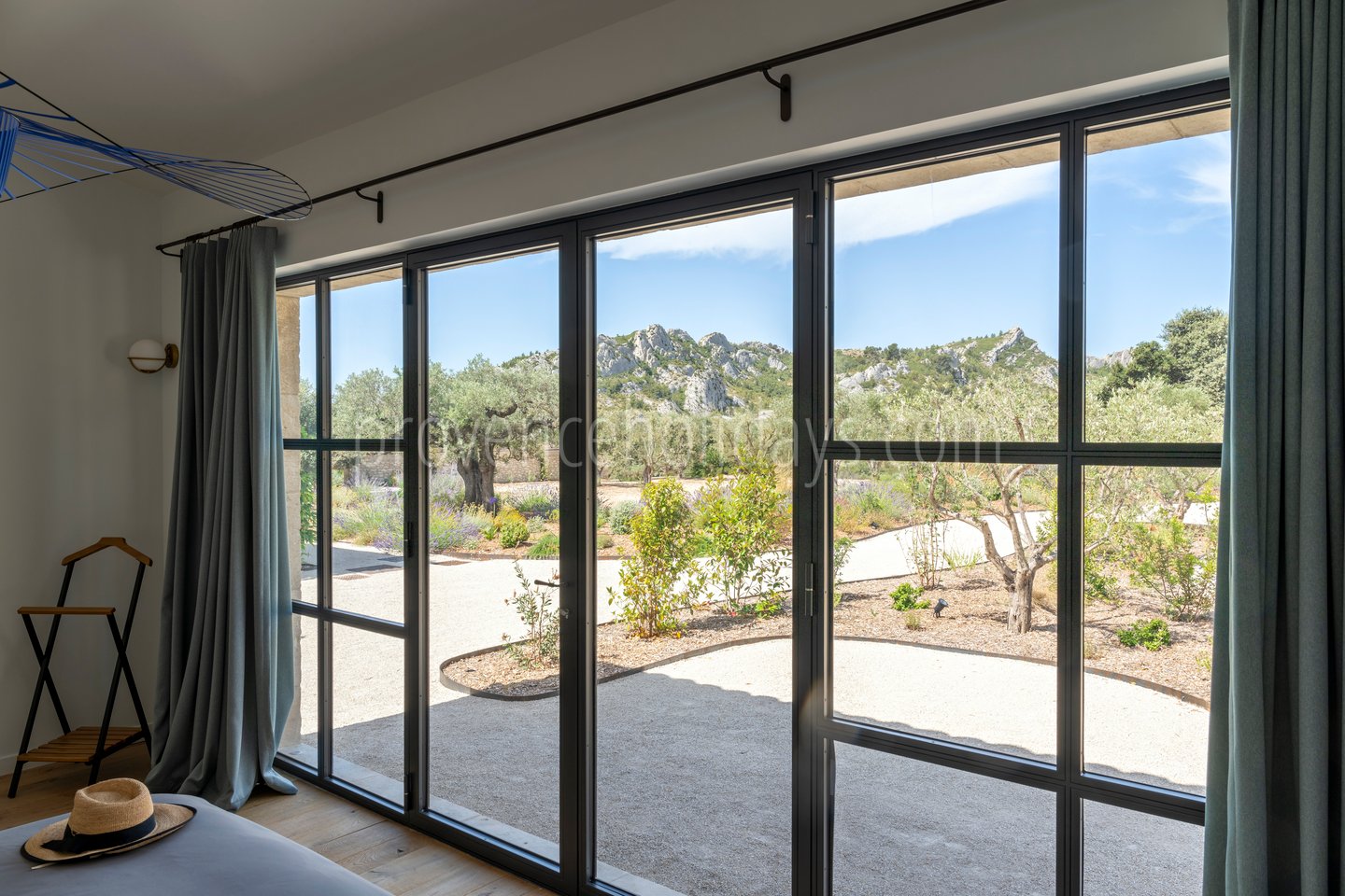 143 - Le Loup des Alpilles: Villa: Interior