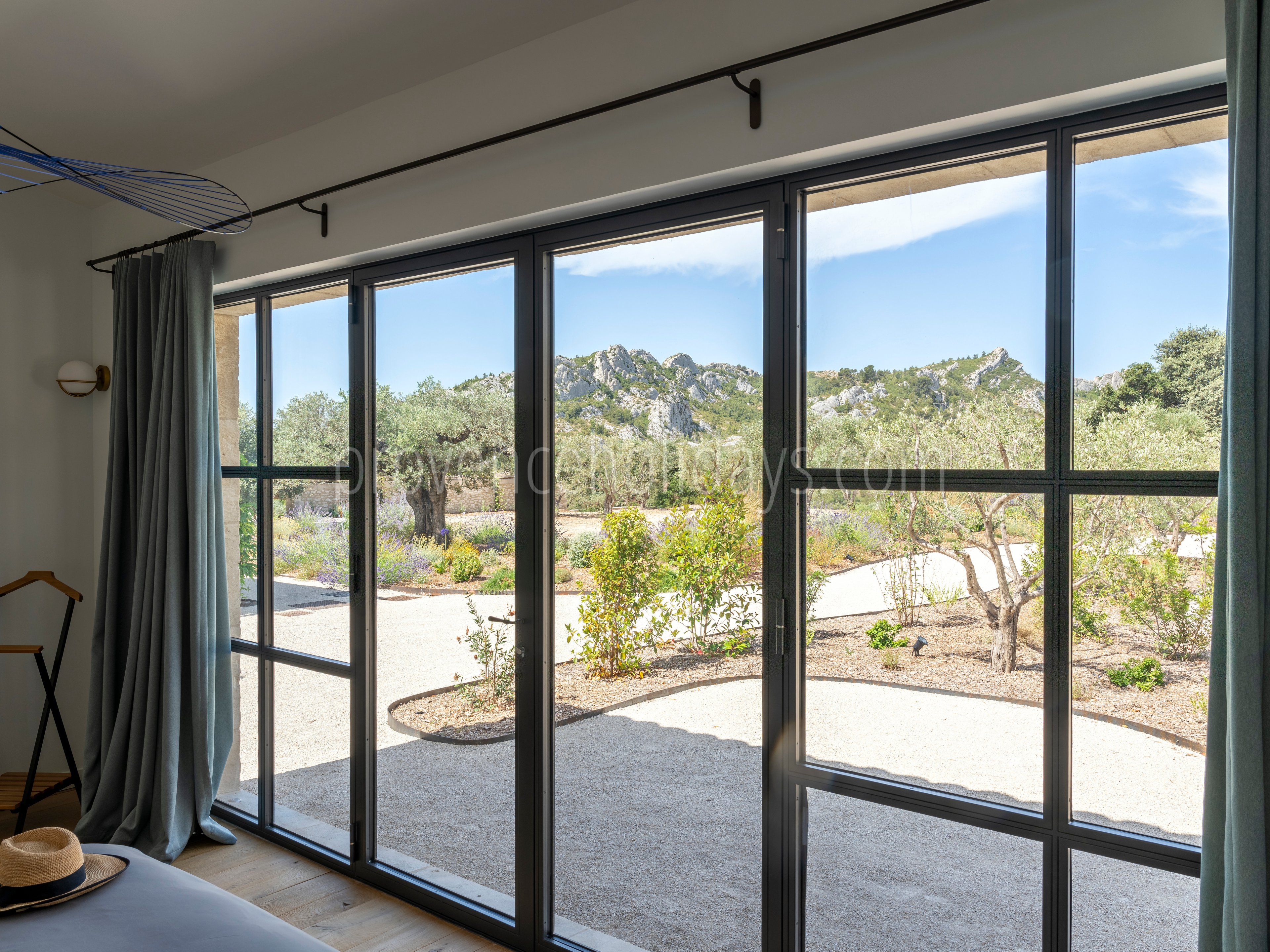 143 - Le Loup des Alpilles: Villa: Interior