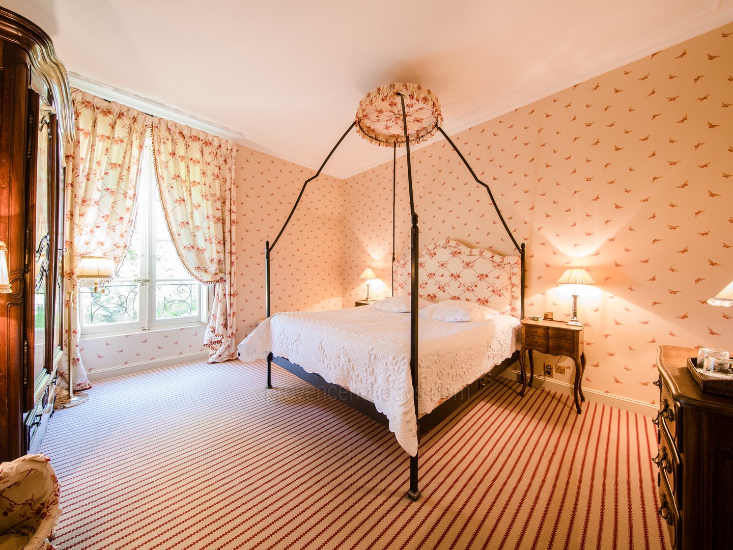 15 - Le Château: Villa: Bedroom