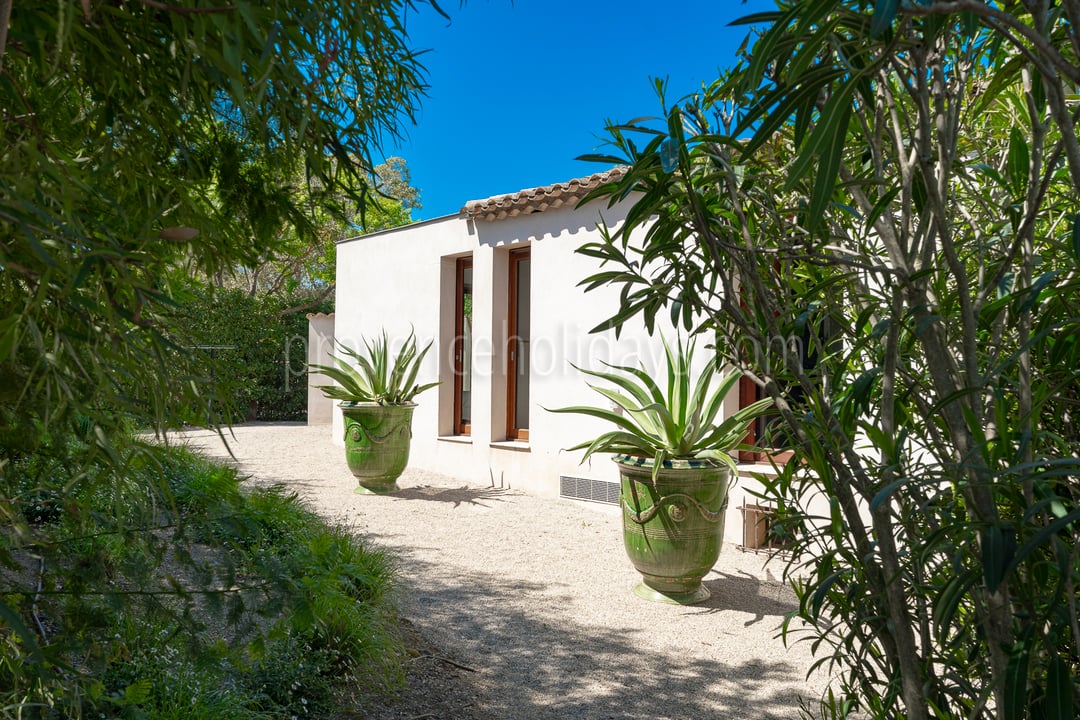 14 - Villa Tahiti: Villa: Exterior
