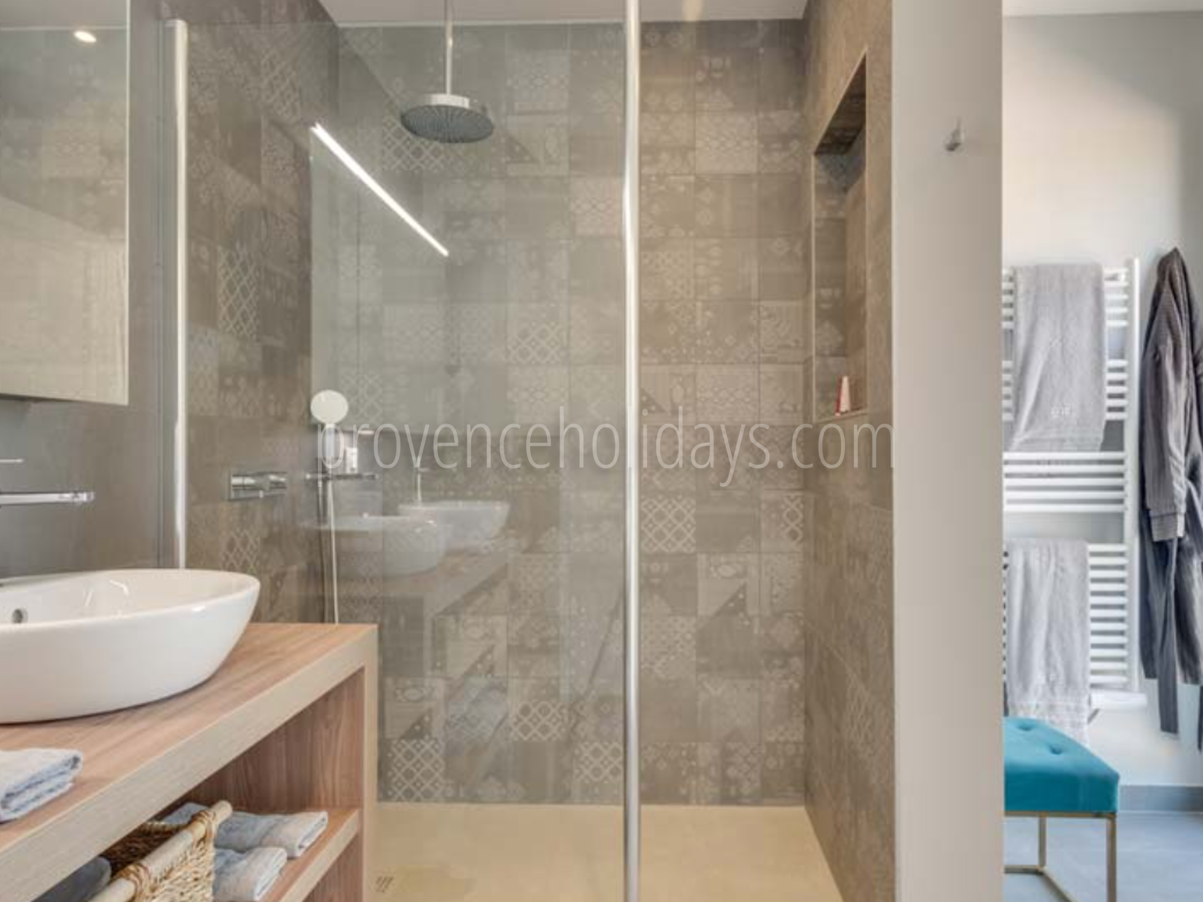 28 - Villa Fleurie: Villa: Bathroom