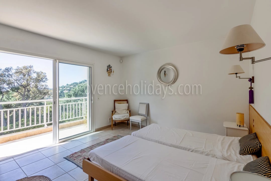 18 - Villa en bord de mer au Lavandou: Villa: Bedroom