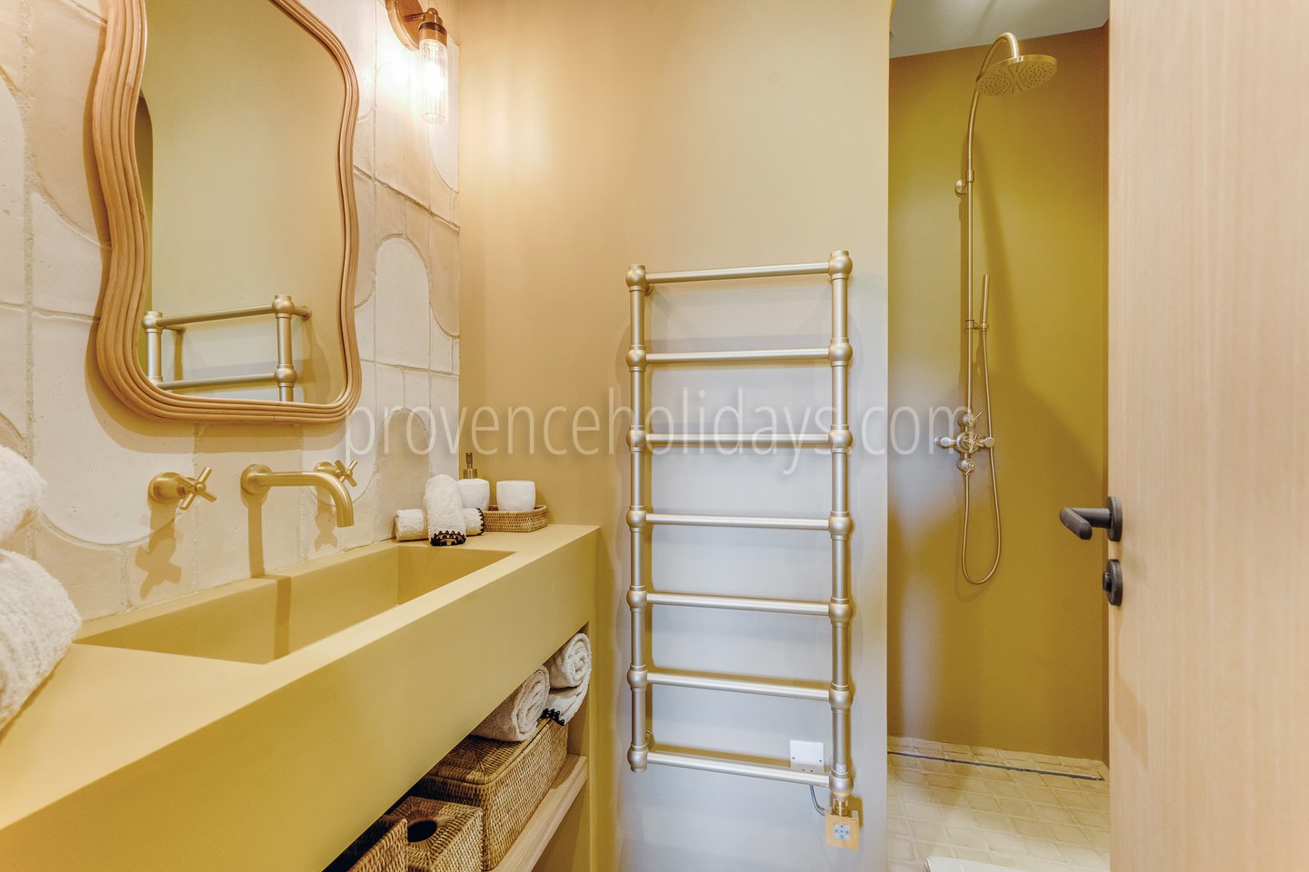 25 - La Tropézienne: Villa: Bathroom
