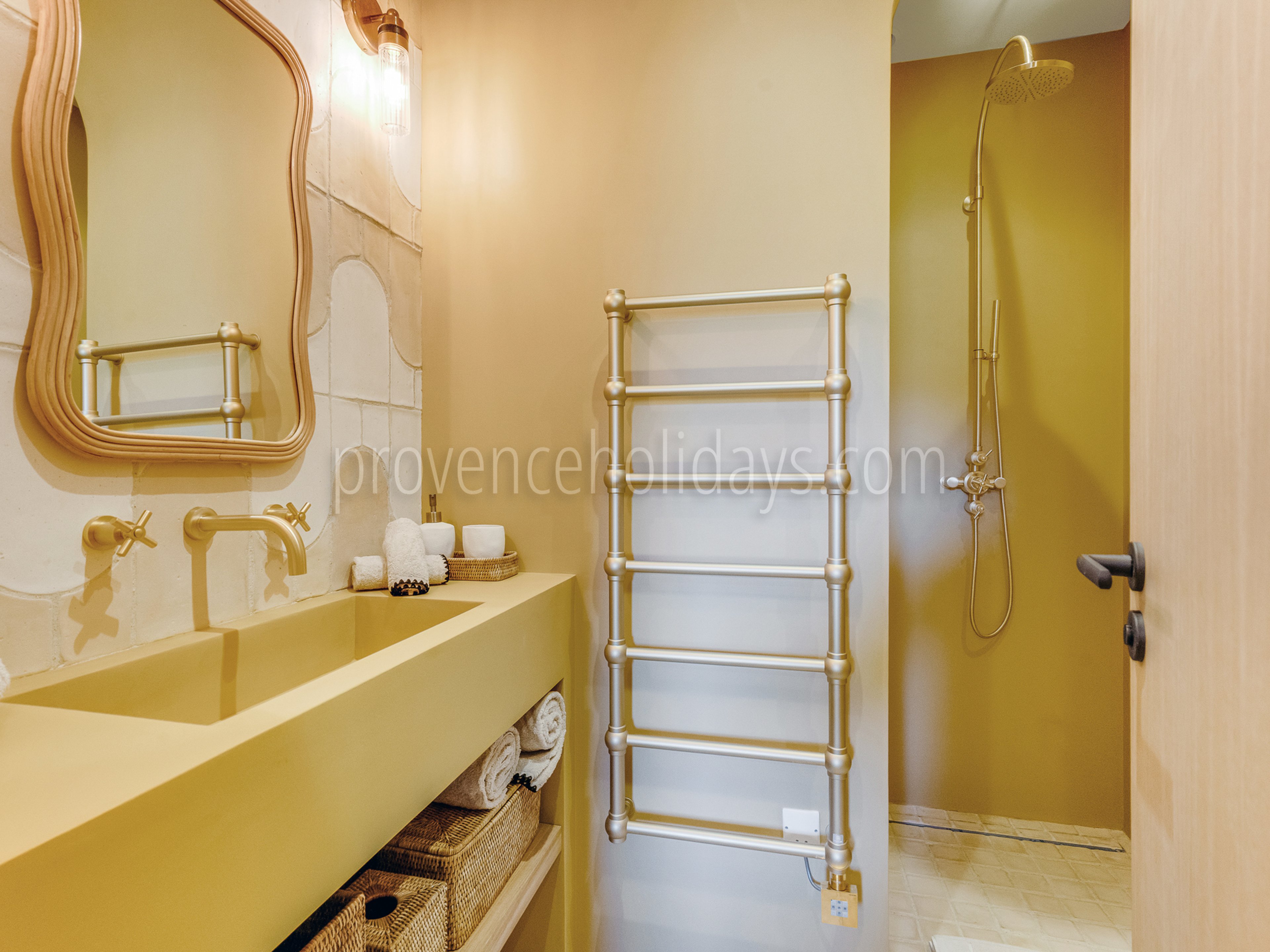 25 - La Tropézienne: Villa: Bathroom