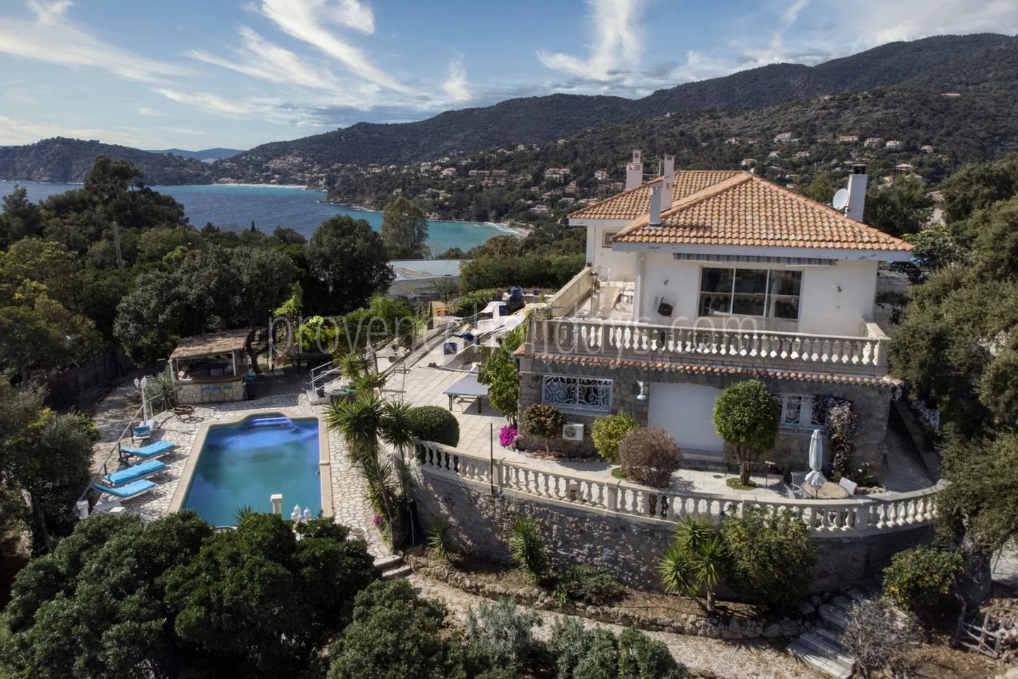 12 - Villa avec jardin arboré à Rayol-Canadel-sur-Mer: Villa: Exterior