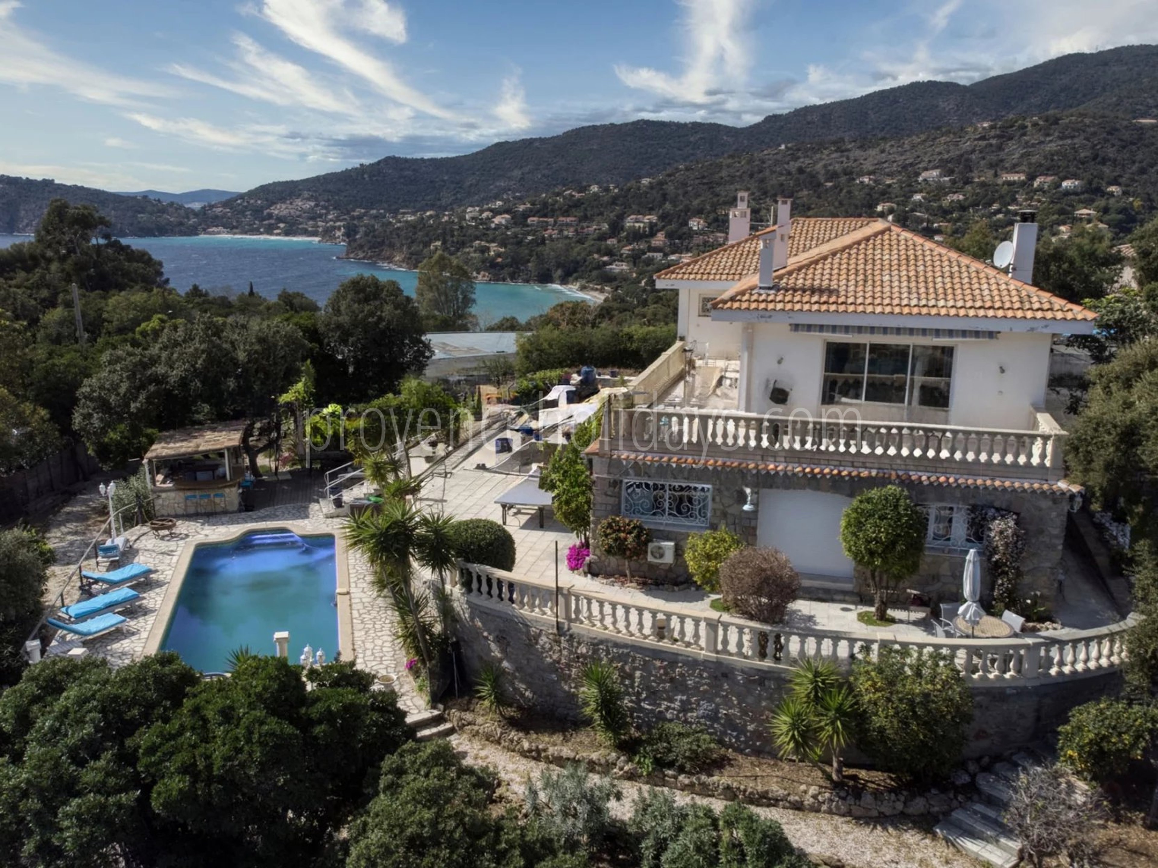 12 - Villa avec jardin arboré à Rayol-Canadel-sur-Mer: Villa: Exterior