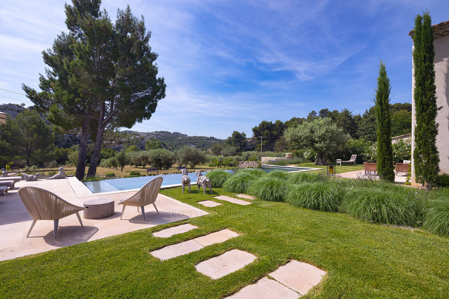 52 - La Bastide de Maussane: Villa: Exterior