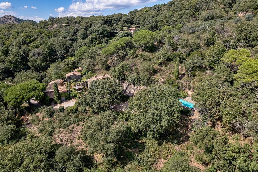 20 - Steinernes hameau in La Garde-Freinet: Villa: Exterior