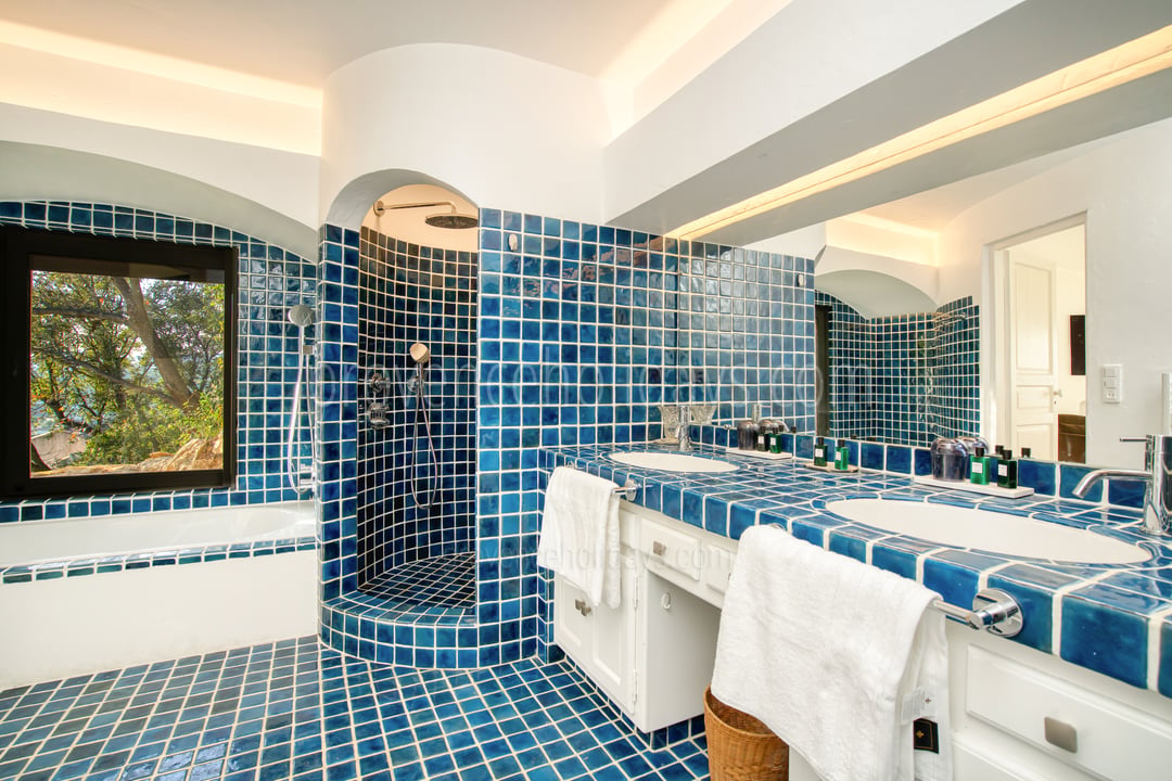 15 - Villa Beryl: Villa: Bathroom