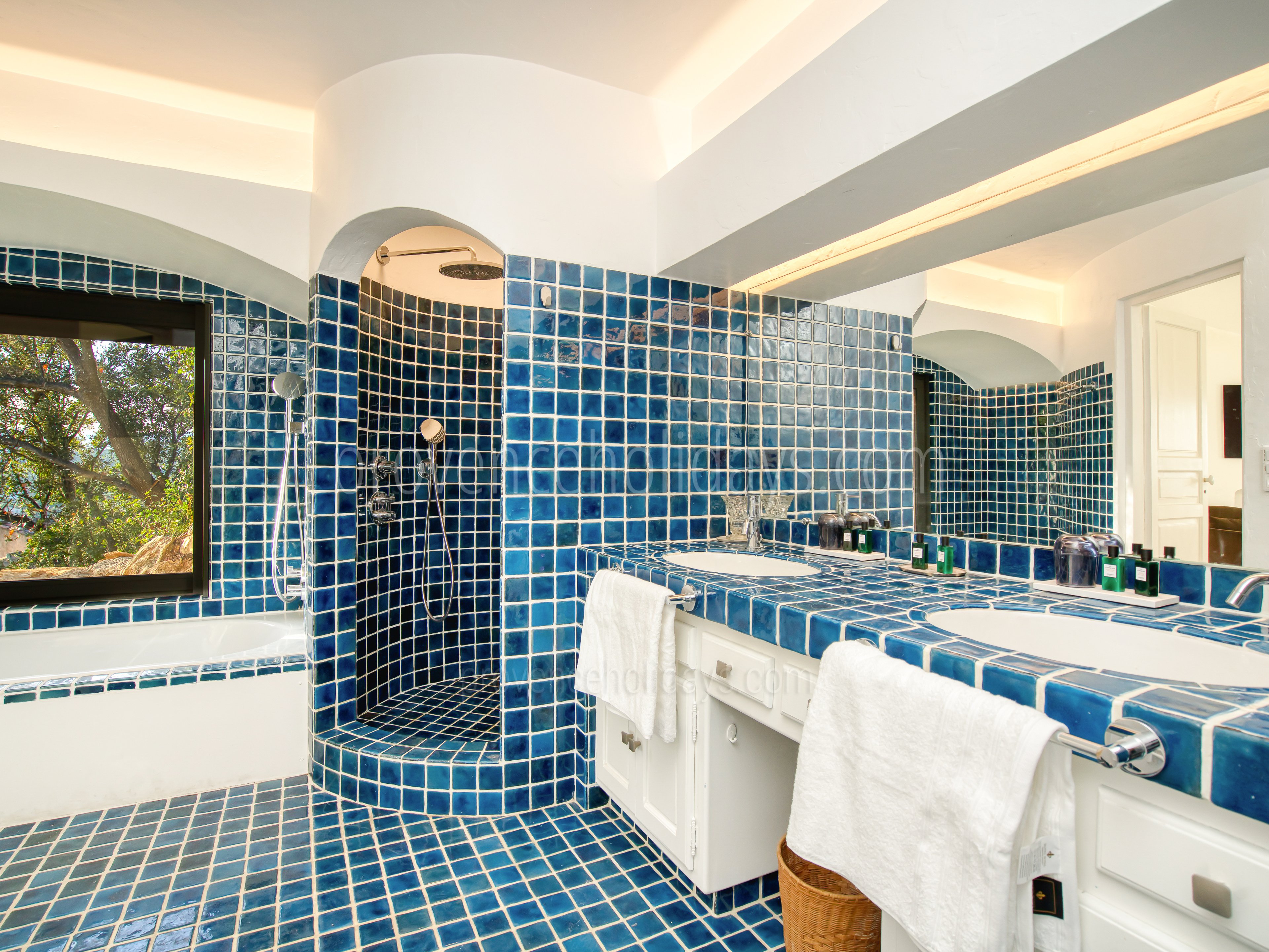 15 - Villa Beryl: Villa: Bathroom