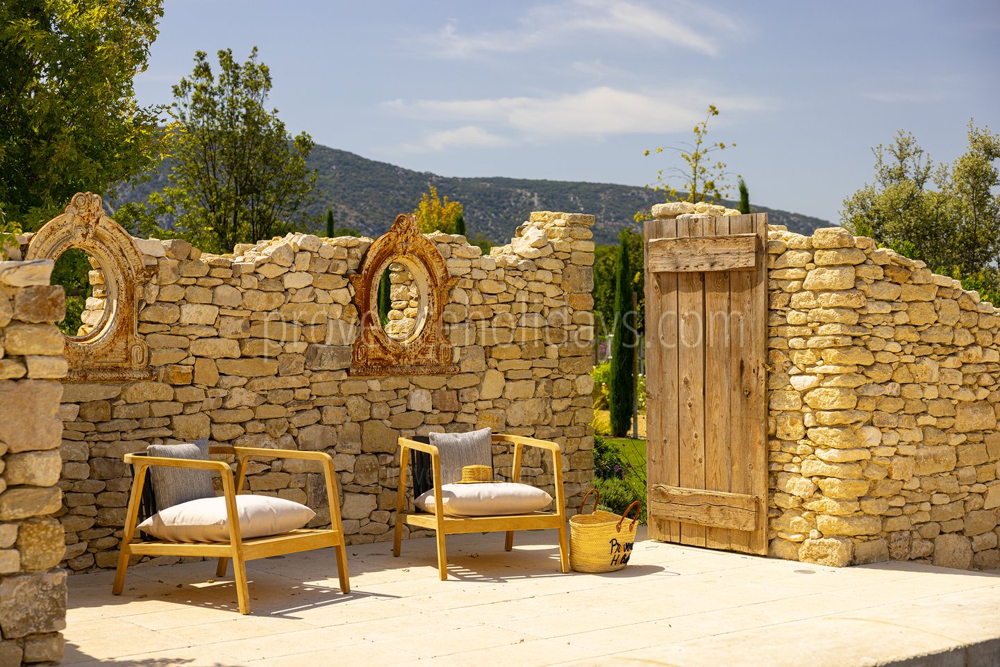 35 - Grand Mas d\'Oppède: Villa: Exterior