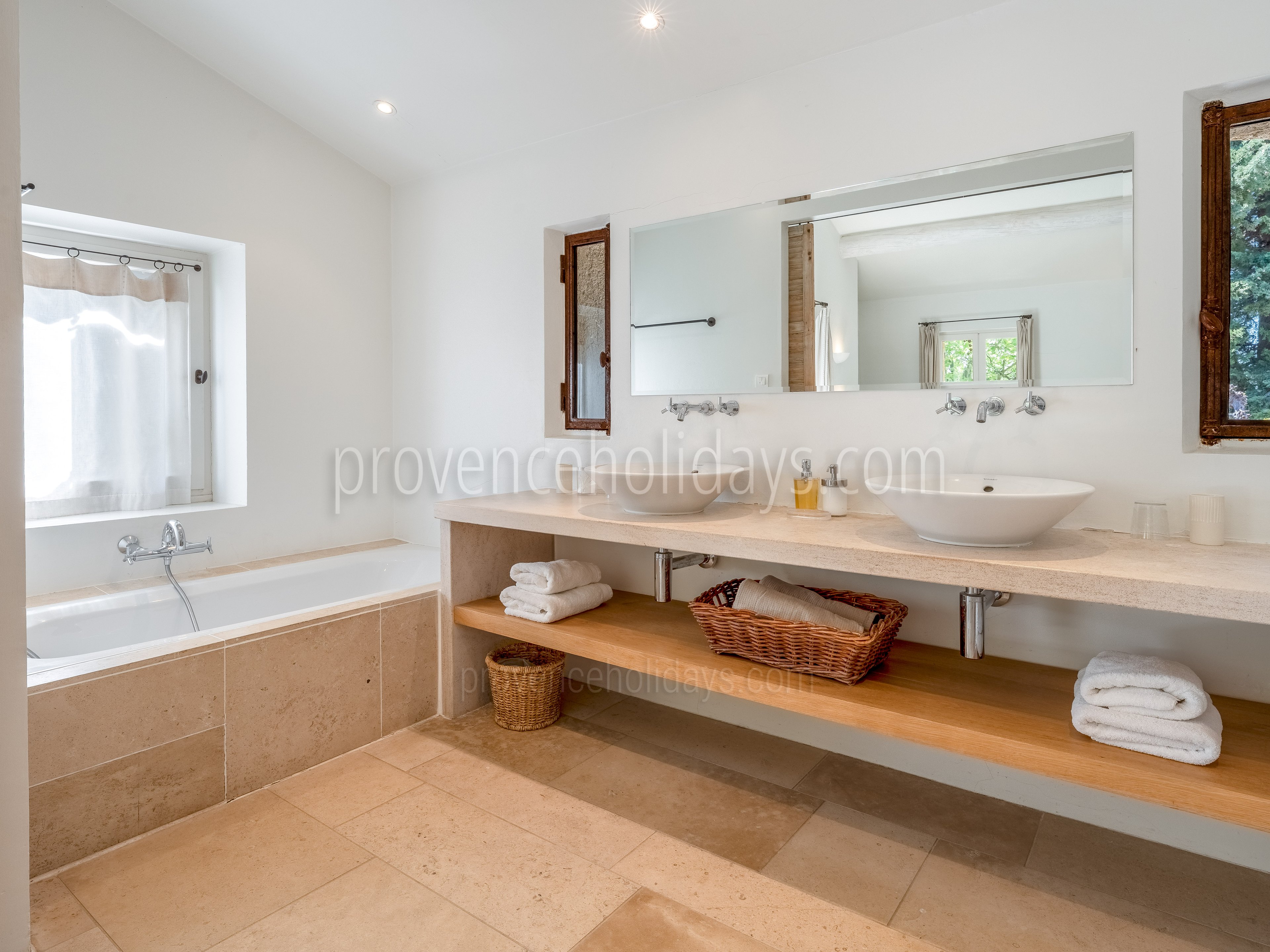 39 - Le Mas des Vignes: Villa: Bathroom