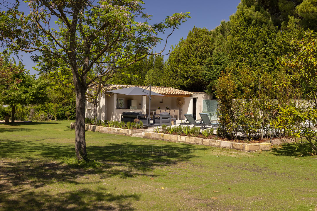 10 - Maison des Alpilles: Villa: Exterior