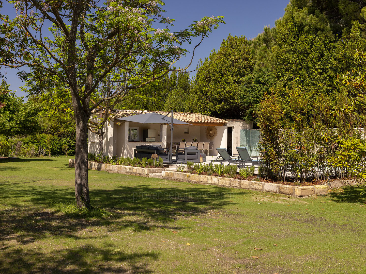 10 - Maison des Alpilles: Villa: Exterior