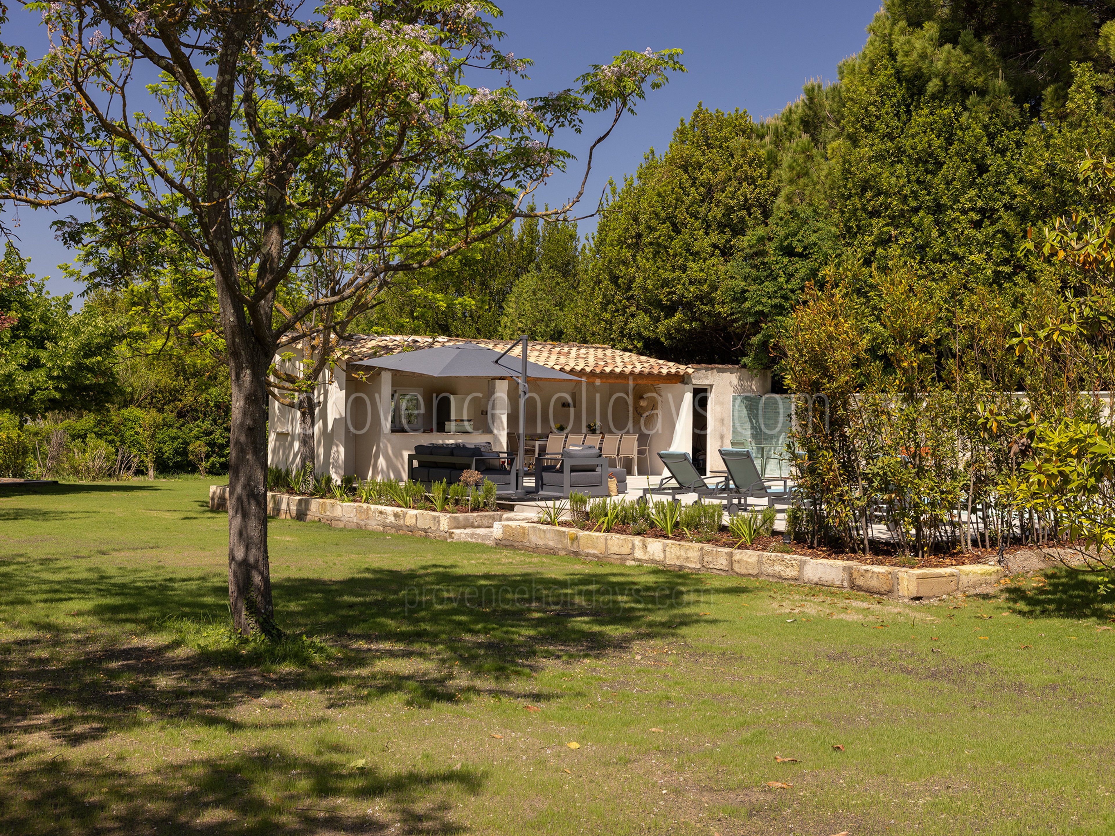 10 - Maison des Alpilles: Villa: Exterior