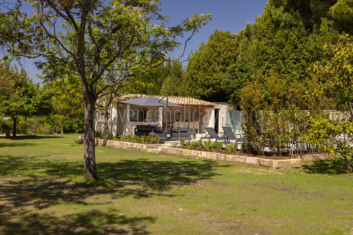 10 - Maison des Alpilles: Villa: Exterior
