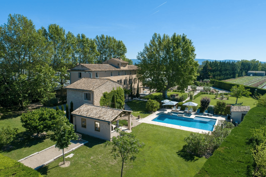 Charming Provencal Bastide with ja acuzzi in the Luberon 7 - Bastide du Vieux Platane: Villa: Exterior