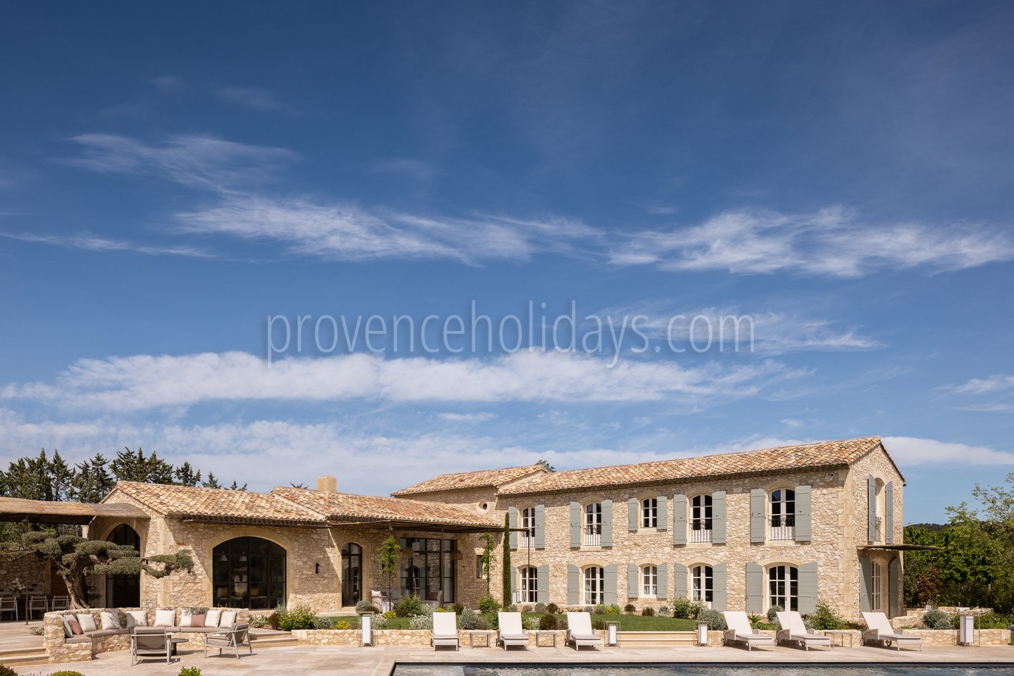 4 - Mas Chabaud: Villa: Exterior