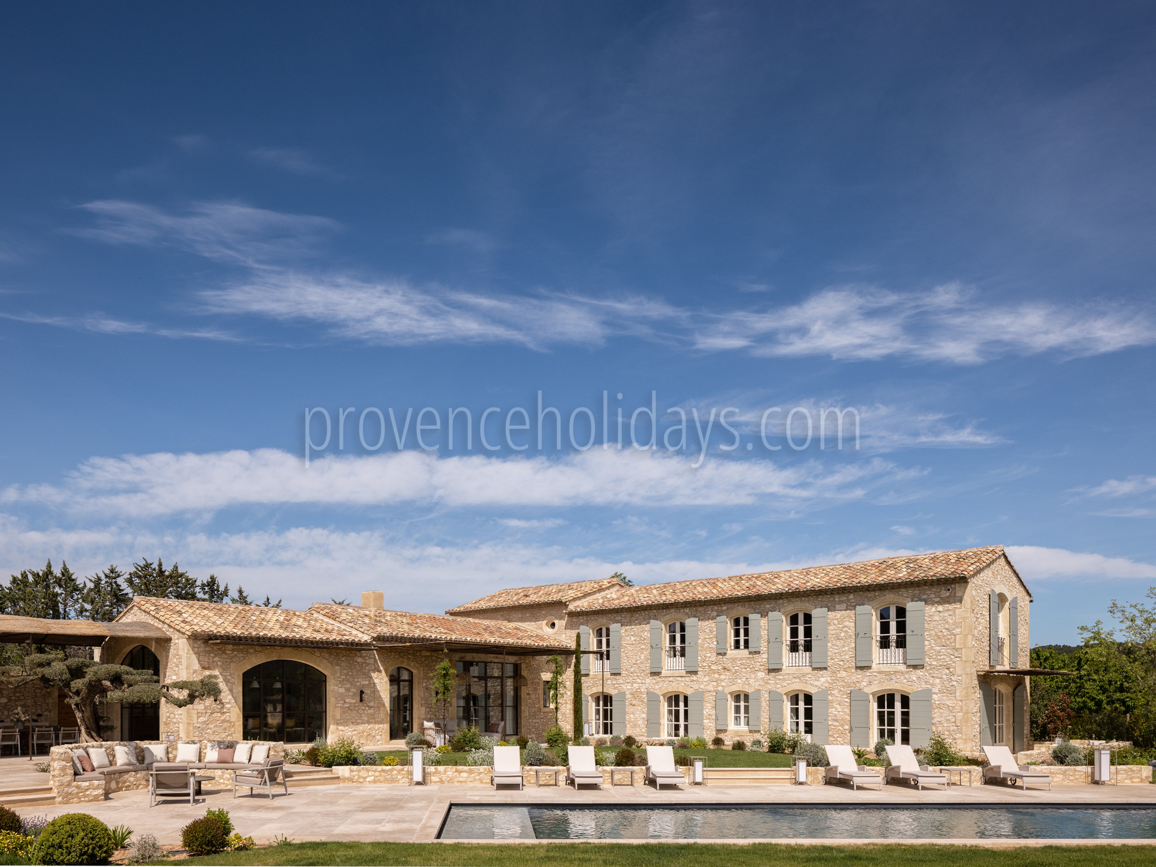 4 - Mas Chabaud: Villa: Exterior