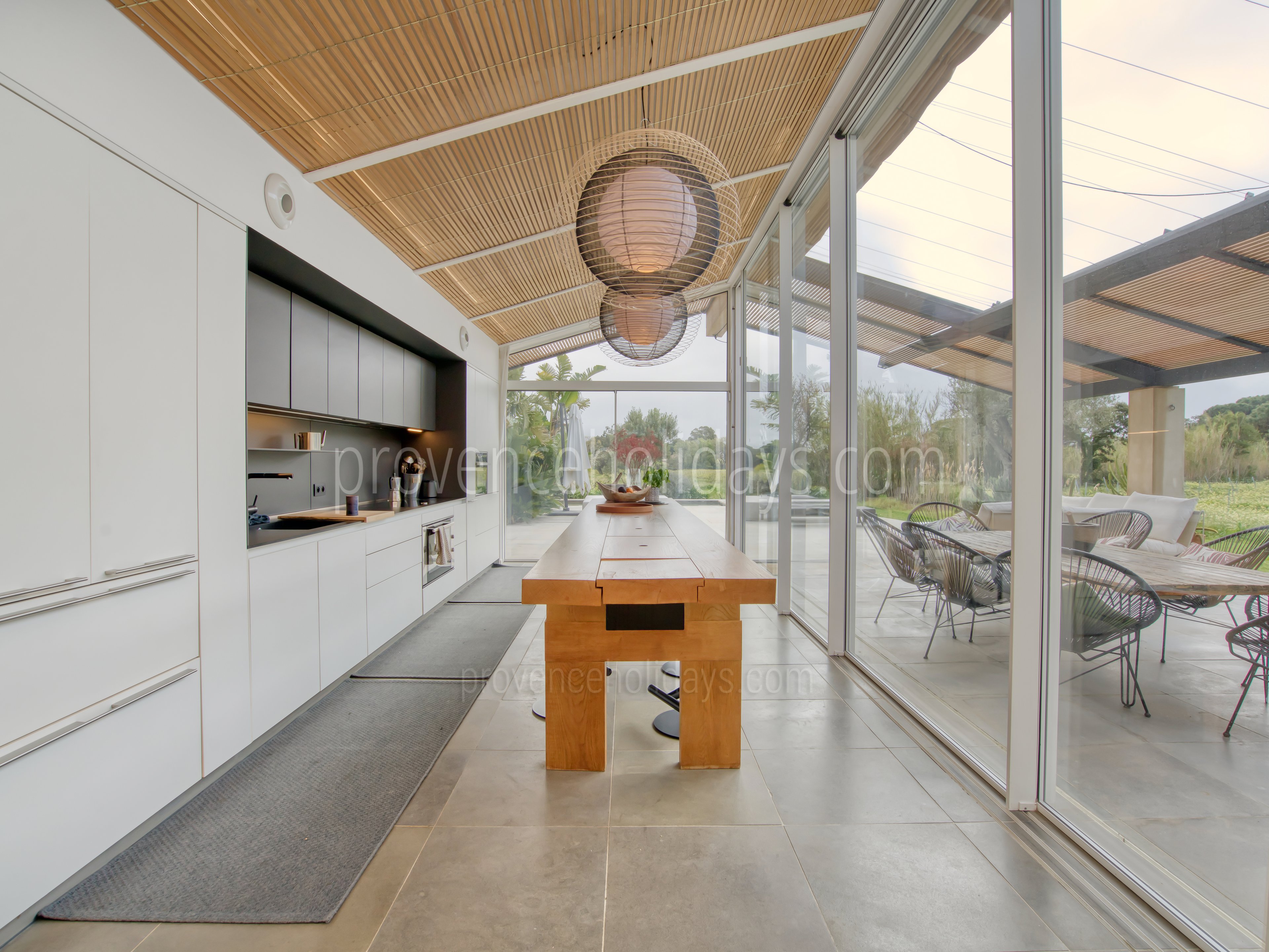 5 - Refuge d\'Azur: Villa: Interior