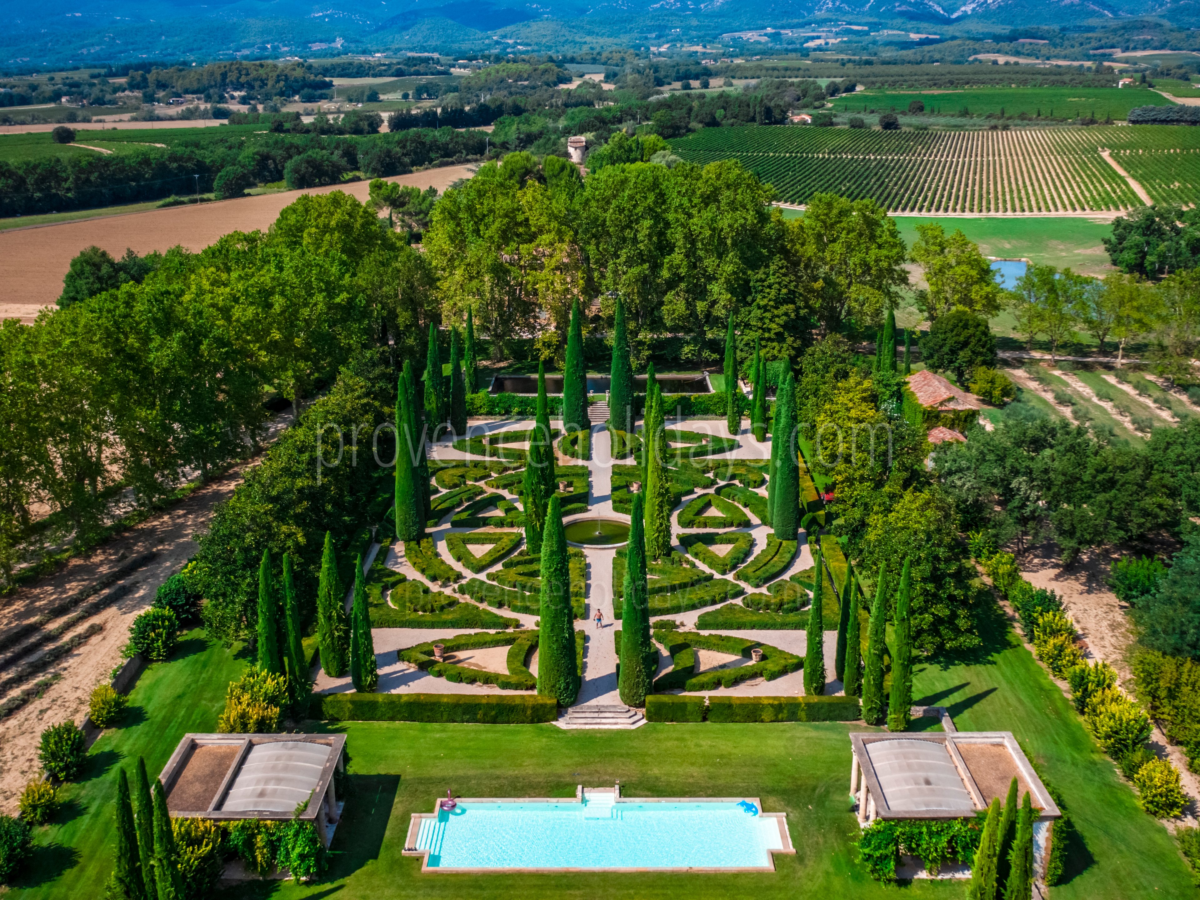 74 - Domaine de Luberon: Villa: Exterior