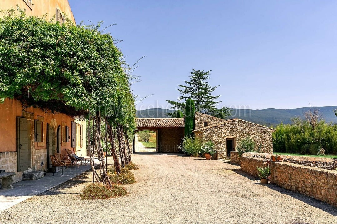 16 - La Bastide des Sources: Villa: Exterior