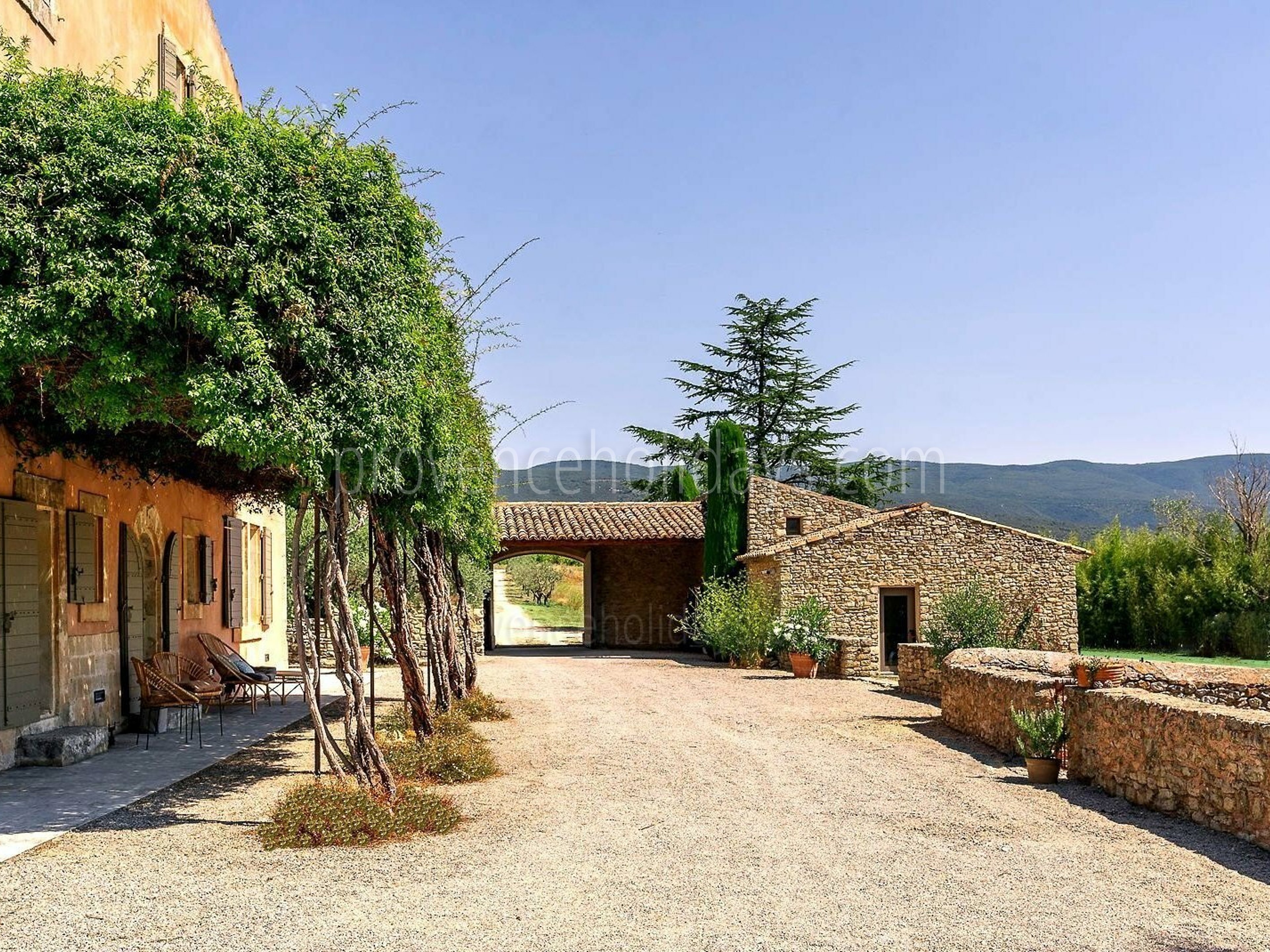 16 - La Bastide des Sources: Villa: Exterior