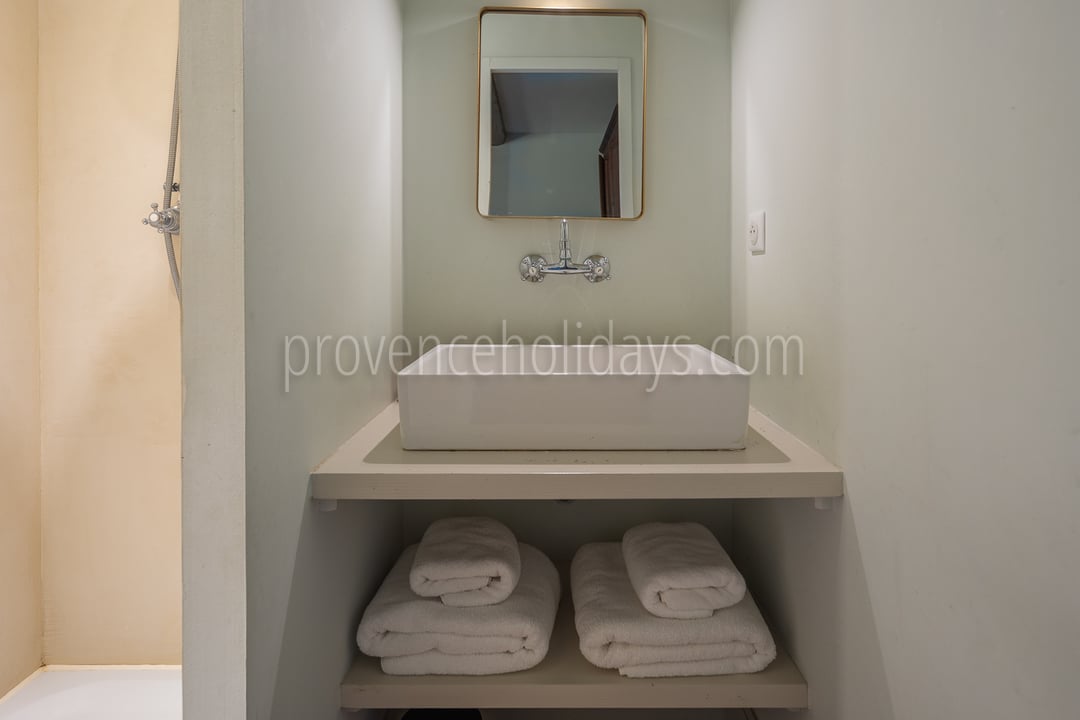 7 - Mas du Lierre: Villa: Bathroom