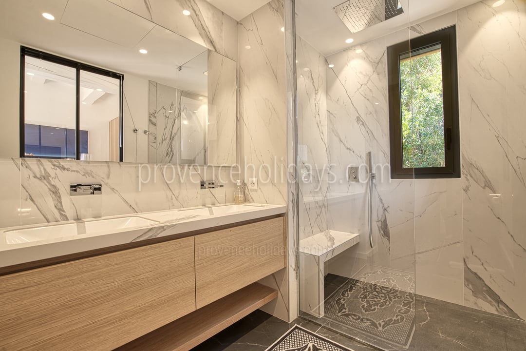 6 - Villa Neptune: Villa: Bathroom