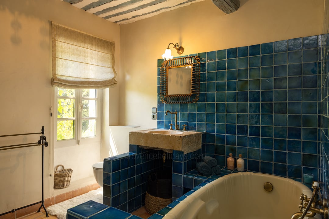 35 - Pine Lodge: Villa: Bathroom