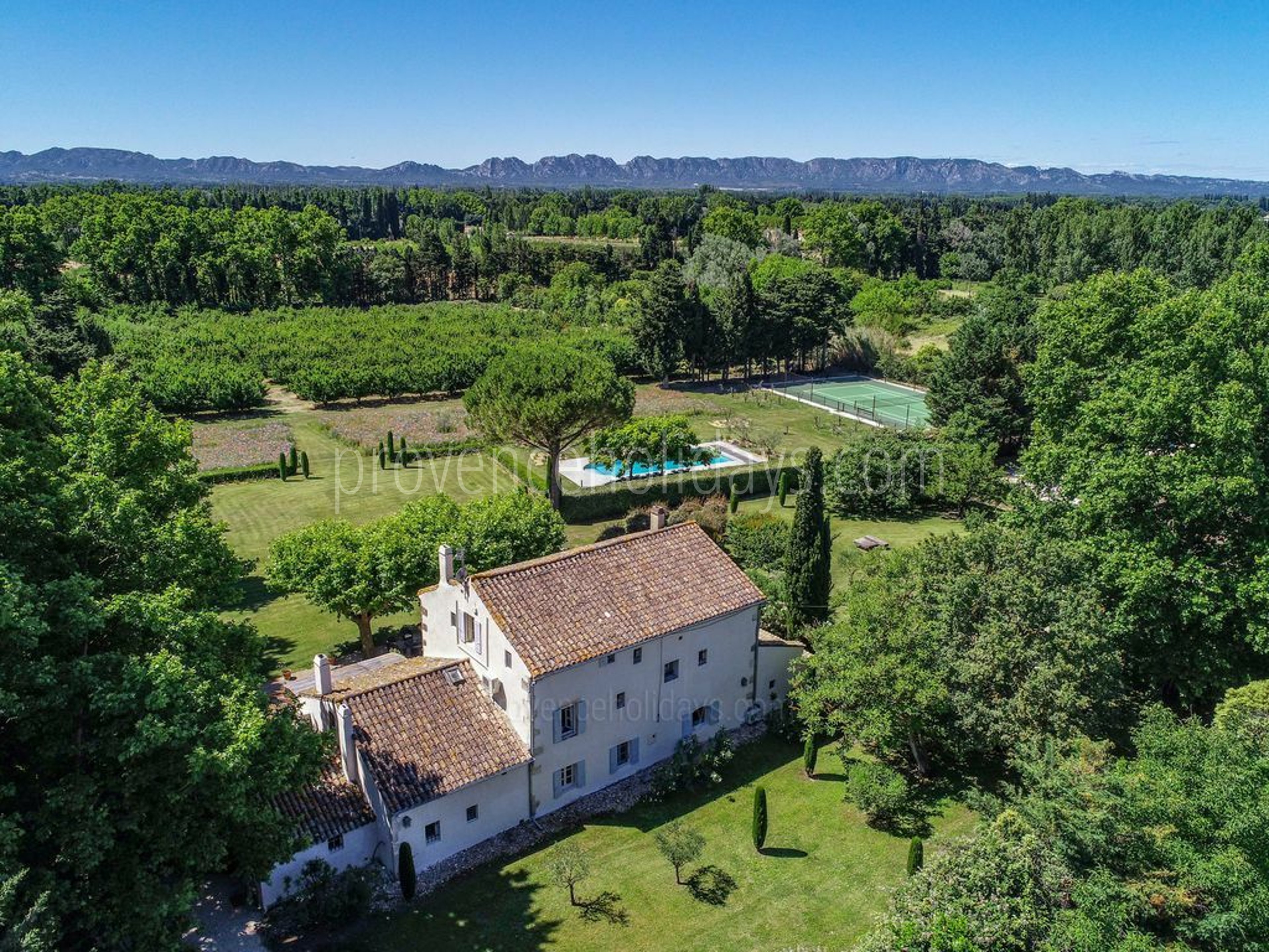 9 - Mas Saint-Andiol: Villa: Exterior