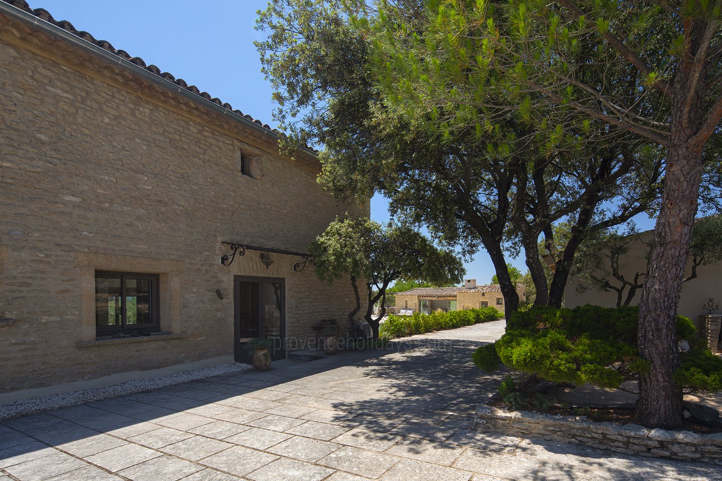 27 - Escapade en Luberon: Villa: Exterior