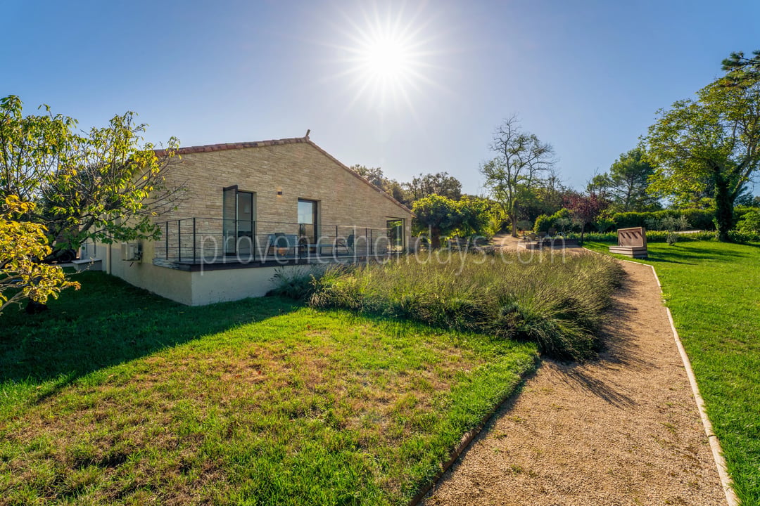 3 - Single-storey villa in Eygalières: Villa: Exterior