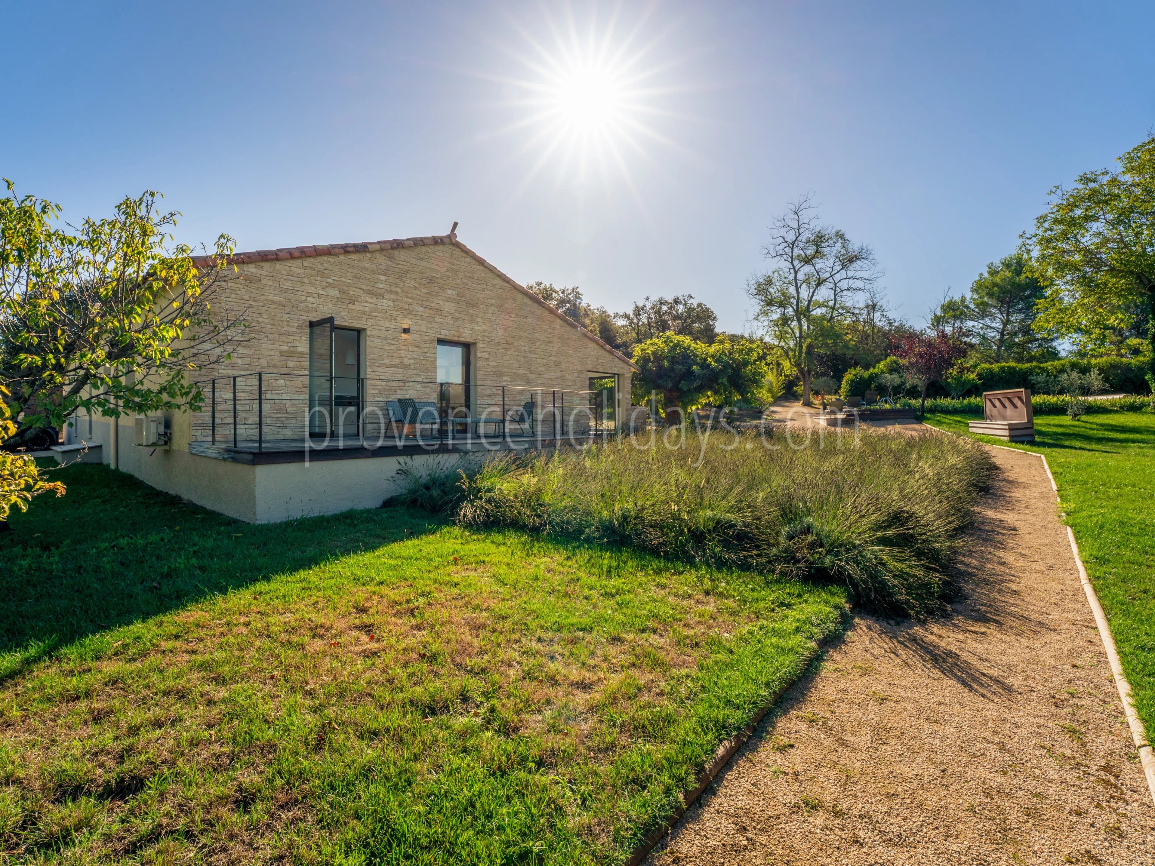 3 - Single-storey villa in Eygalières: Villa: Exterior