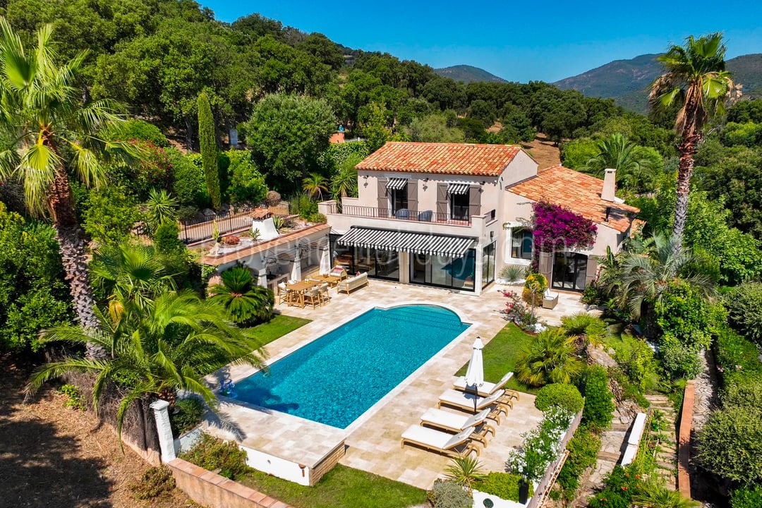 9 - Villa Atome: Villa: Exterior