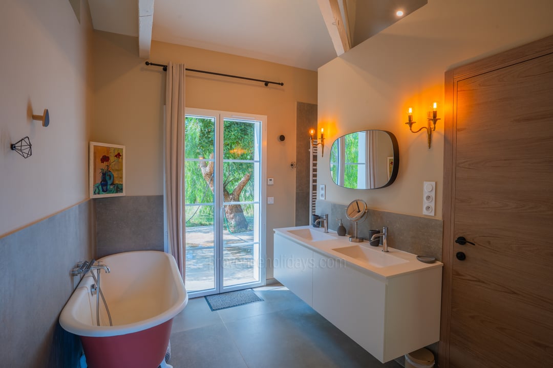 19 - Bastidon: Villa: Bathroom