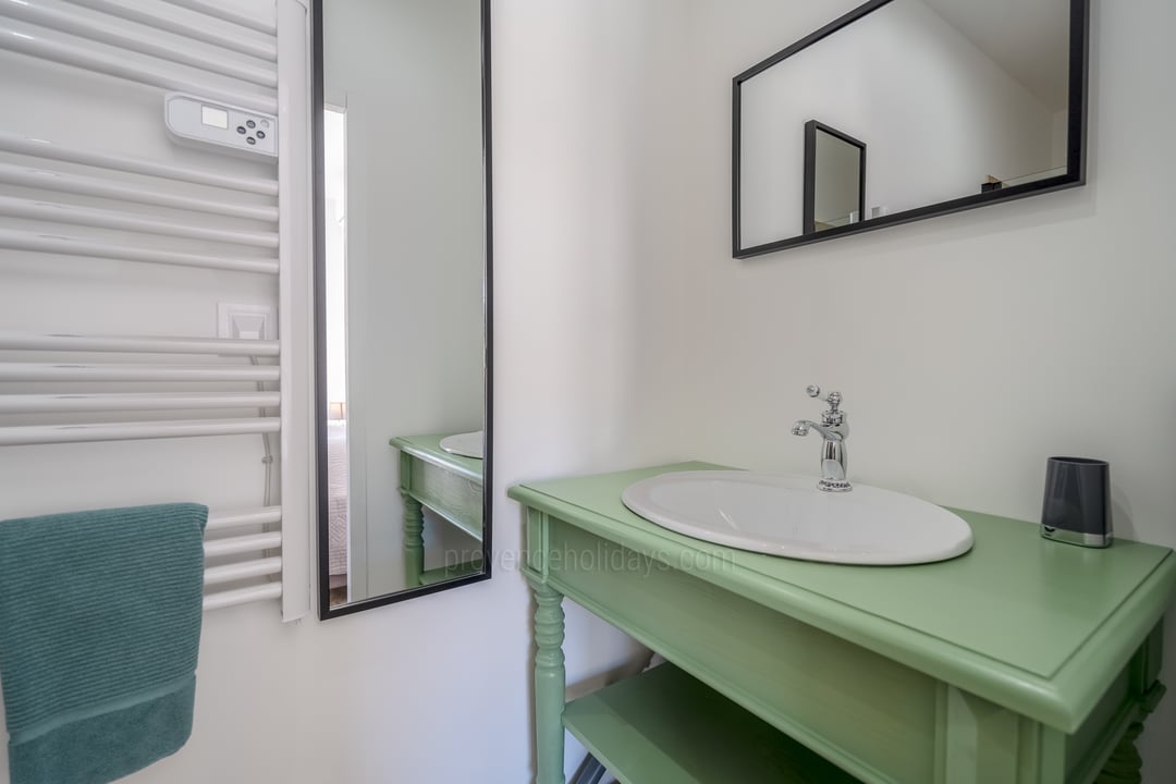 38 - Mas Bérigoule: Villa: Bathroom