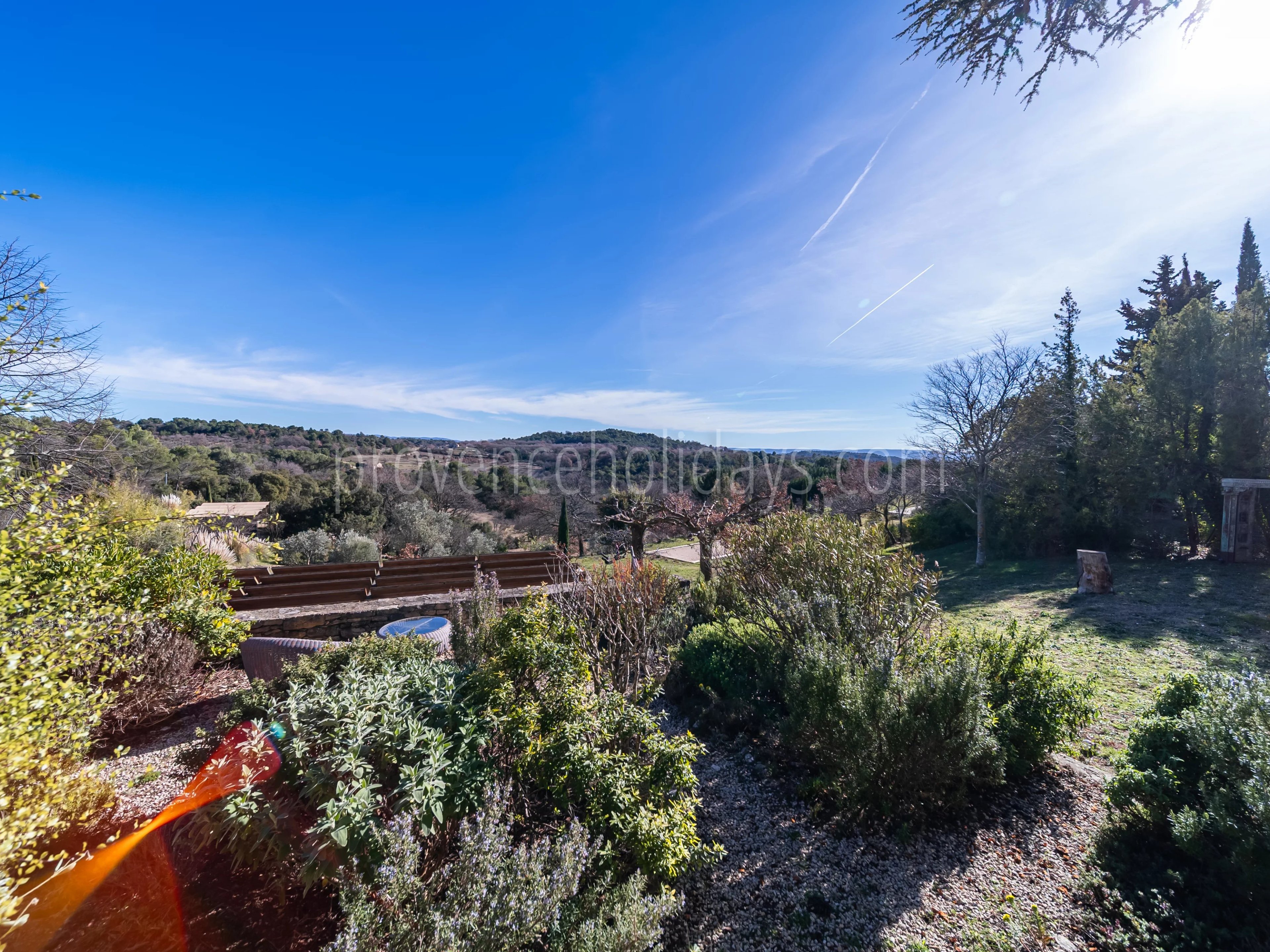 15 - Renovated Property in Gordes: Villa: Exterior