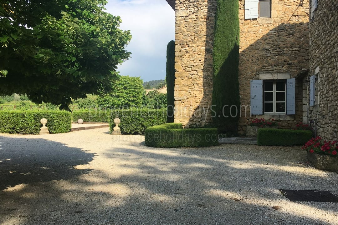 8 - Le Mas des Buis: Villa: Exterior