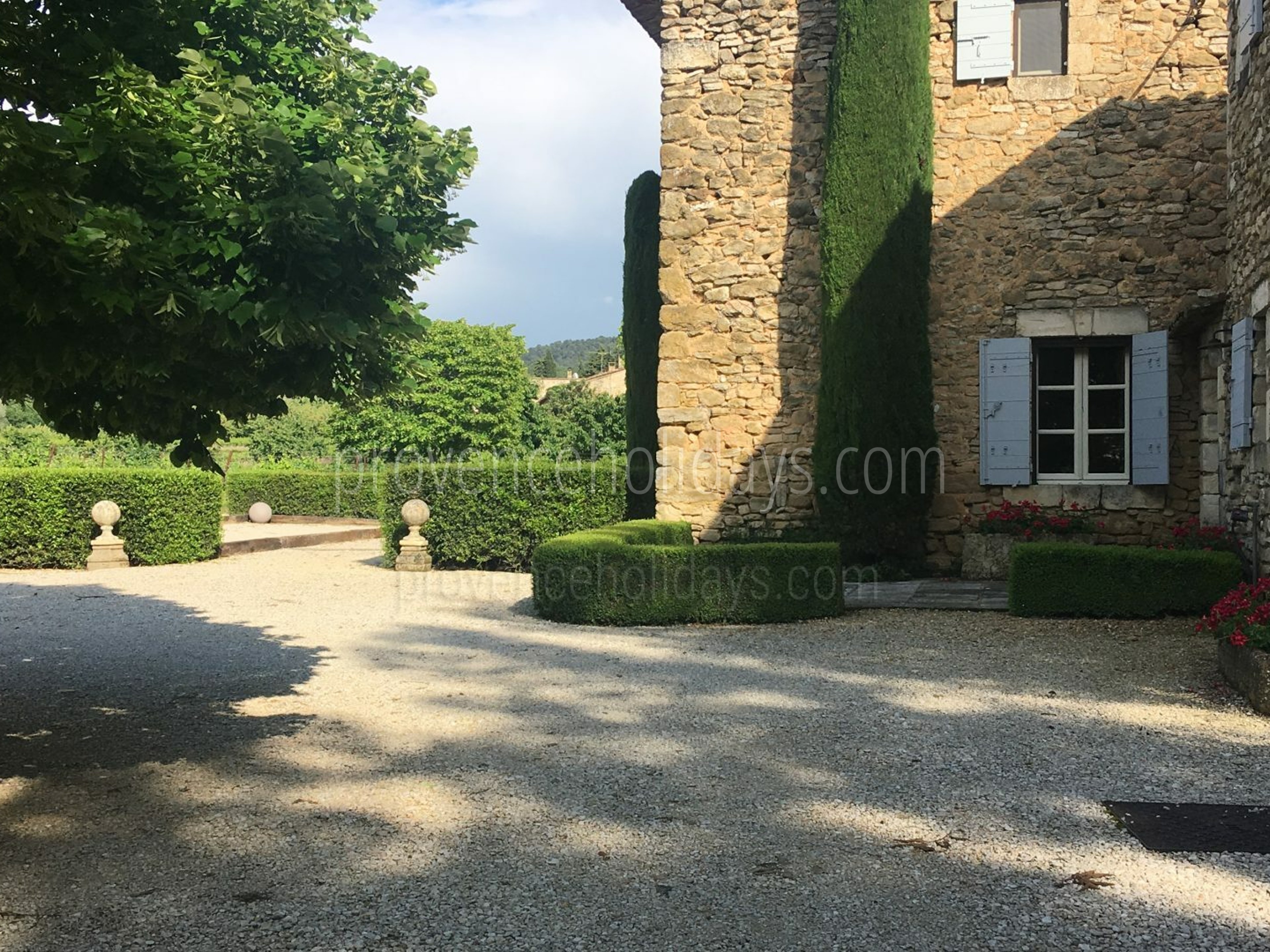 8 - Le Mas des Buis: Villa: Exterior