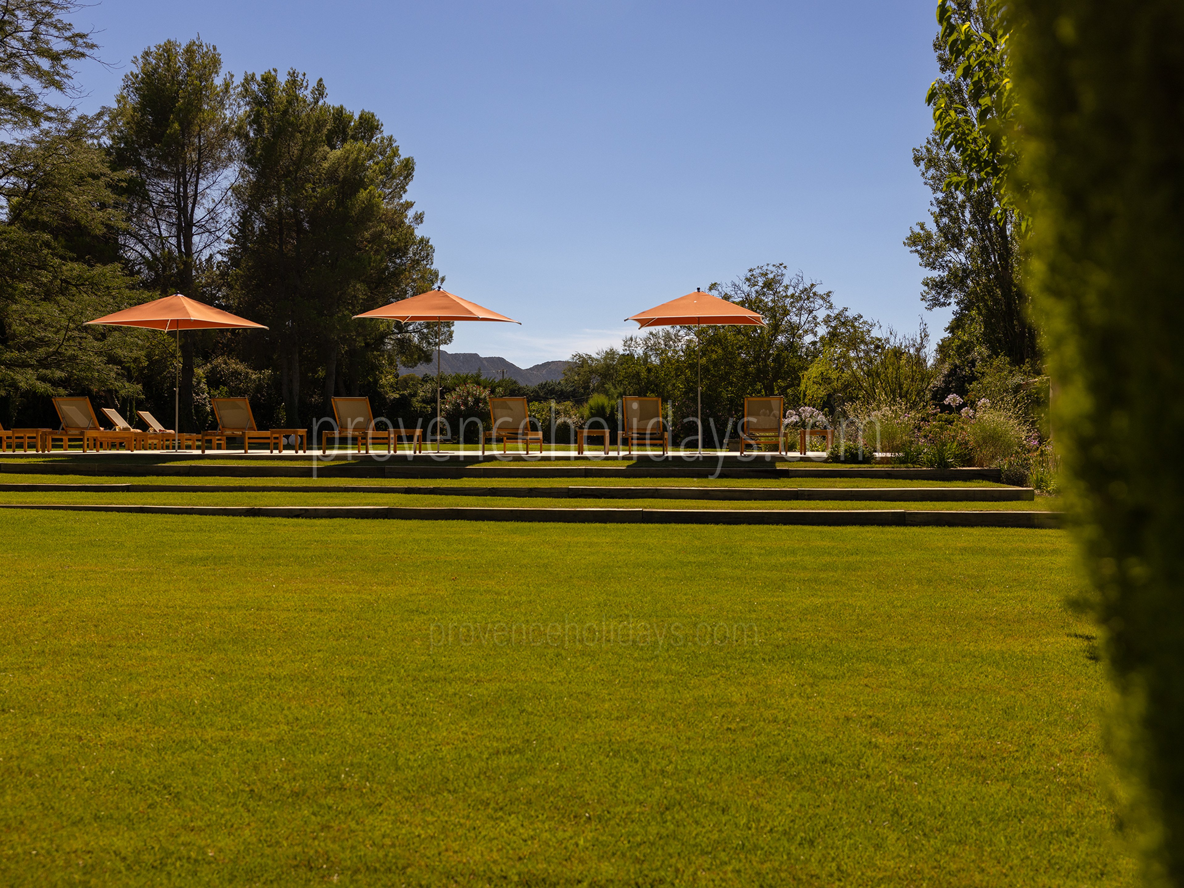 53 - Le Mas des Magnans: Villa: Exterior