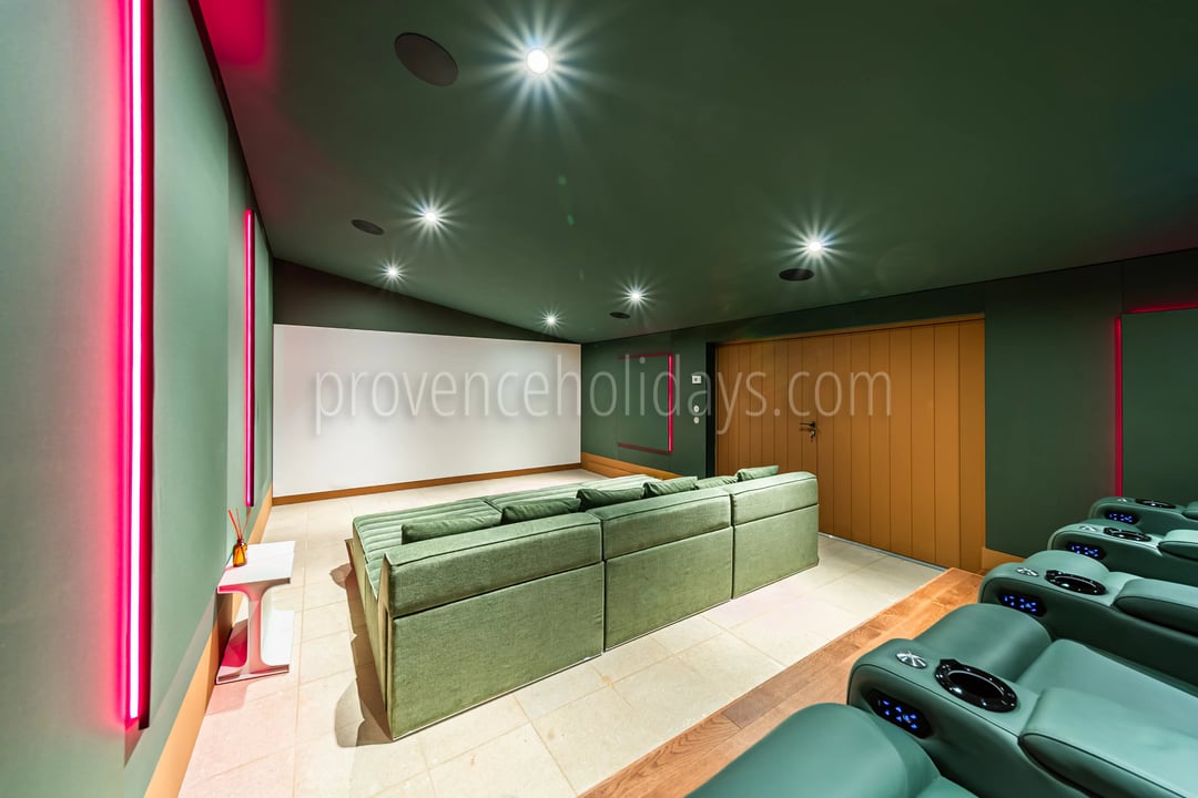 24 - Stone Property in Ménerbes: Villa: Interior