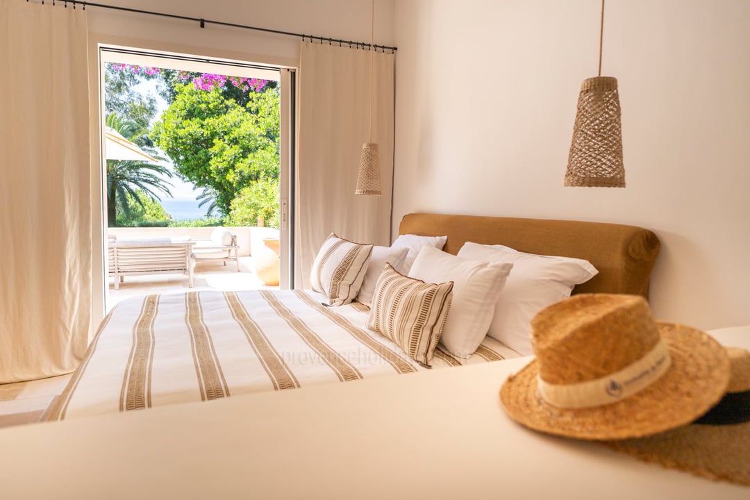 4 - Villa Luna: Villa: Bedroom