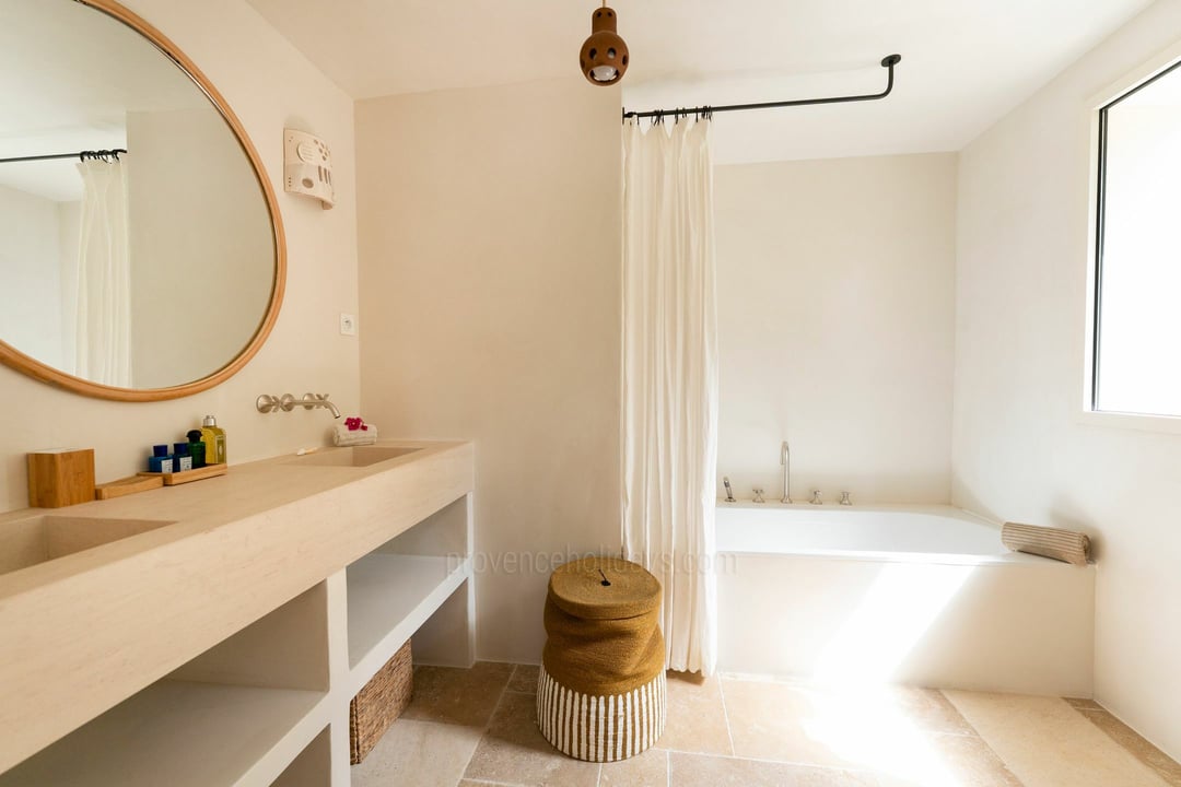 15 - Villa Luna: Villa: Bathroom