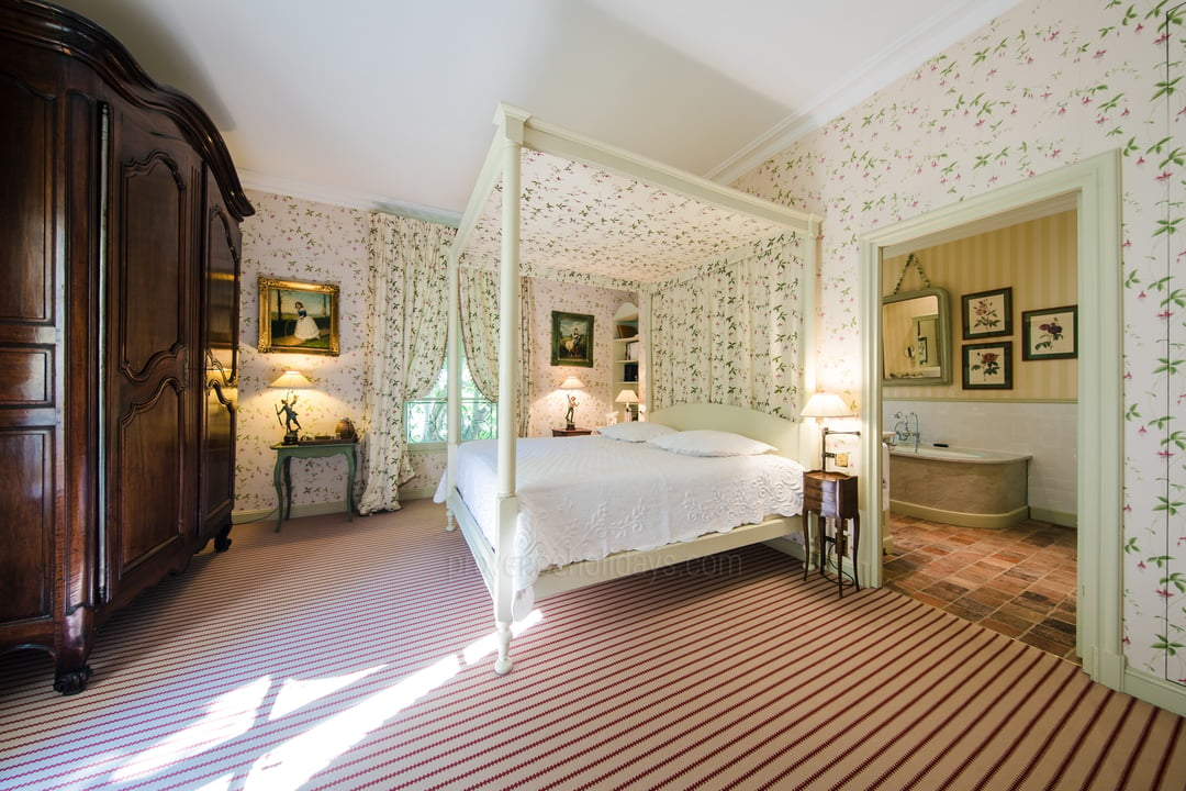 10 - Le Château: Villa: Bedroom