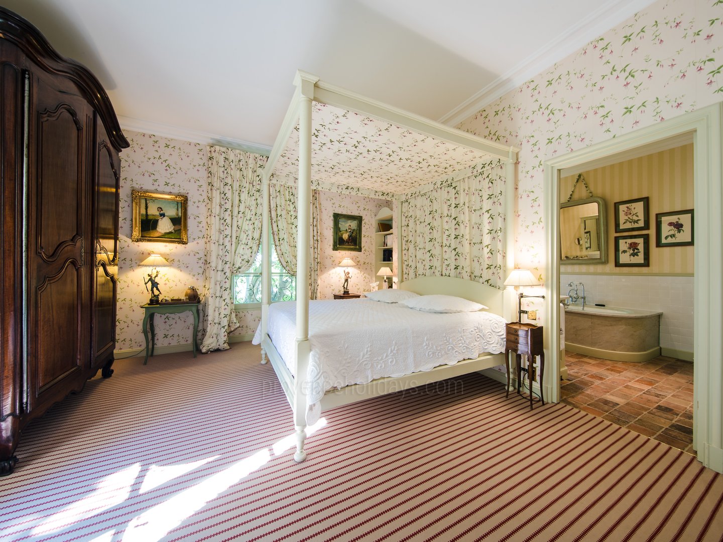 10 - Le Château: Villa: Bedroom