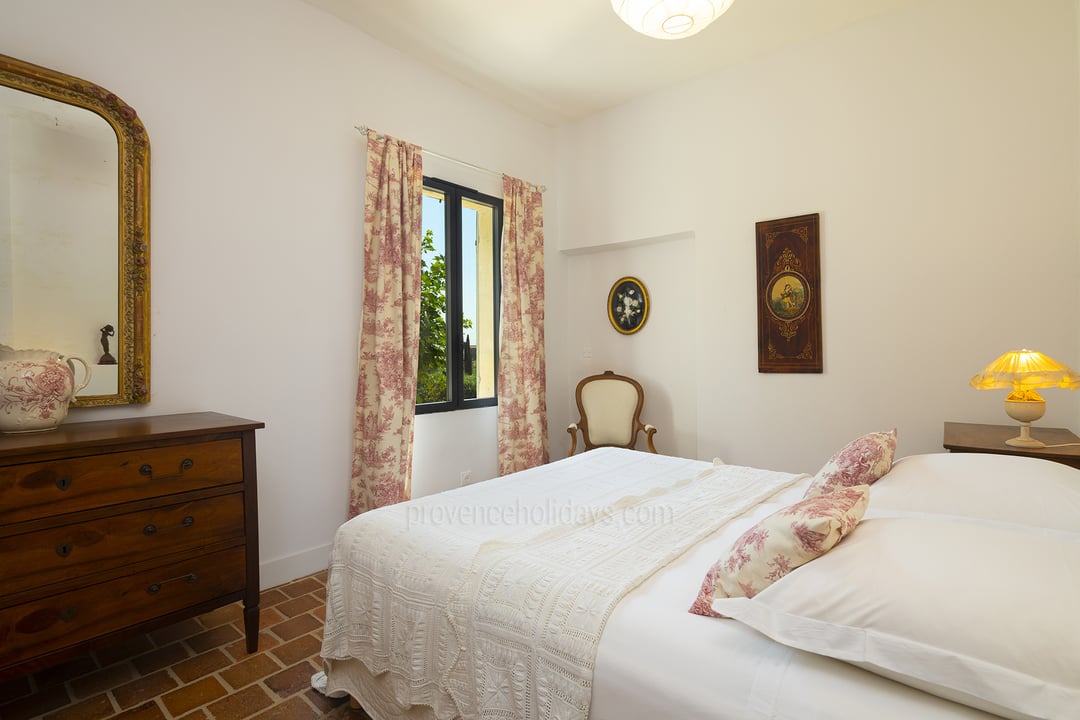 26 - Mas Alpilles: Villa: Bedroom